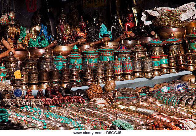 craft-and-brassware-display-thamel-chowk-kathmandu-d5gcj5.jpg